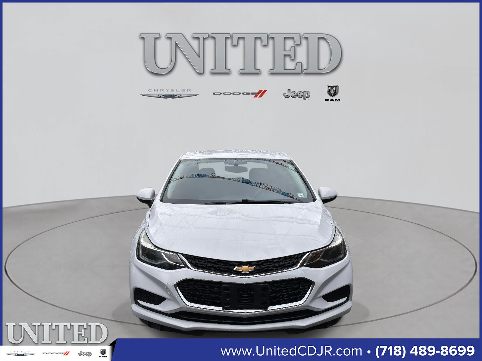 2017 Chevrolet Cruze LT Image 2 of 31
