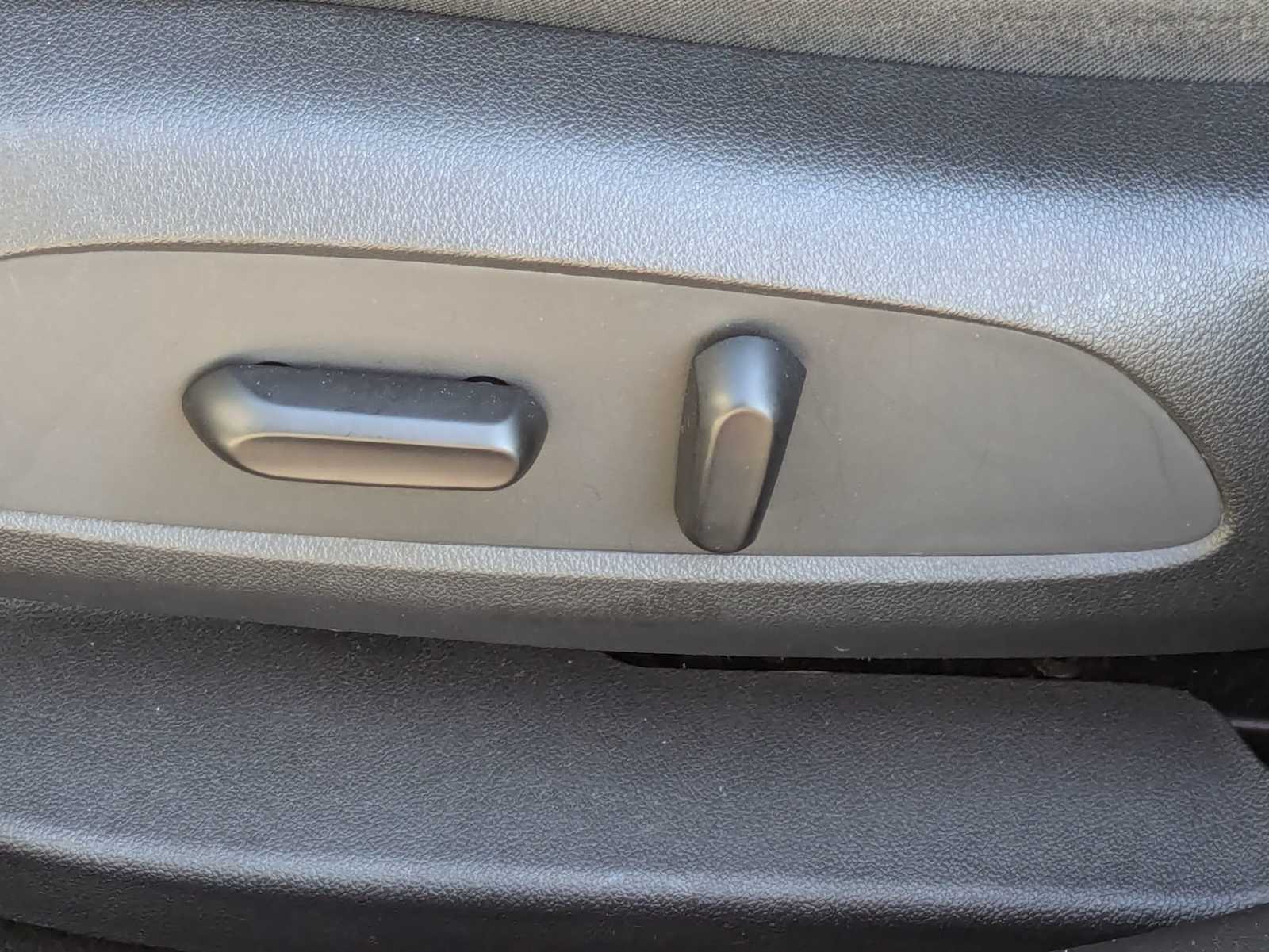 2017 Chevrolet Cruze LT Image 23 of 33