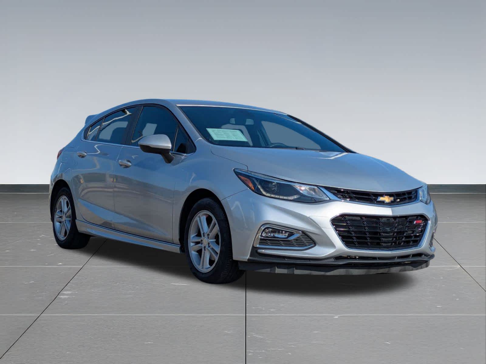 2017 Chevrolet Cruze LT Image 3 of 33
