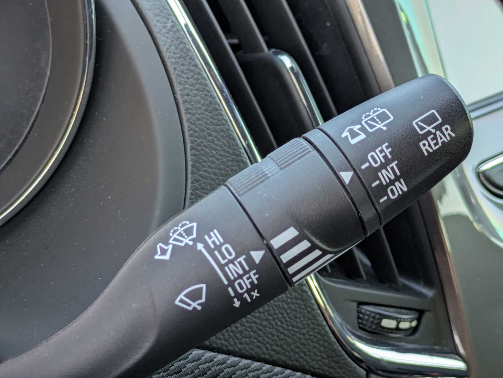 2017 Chevrolet Cruze LT Image 25 of 33