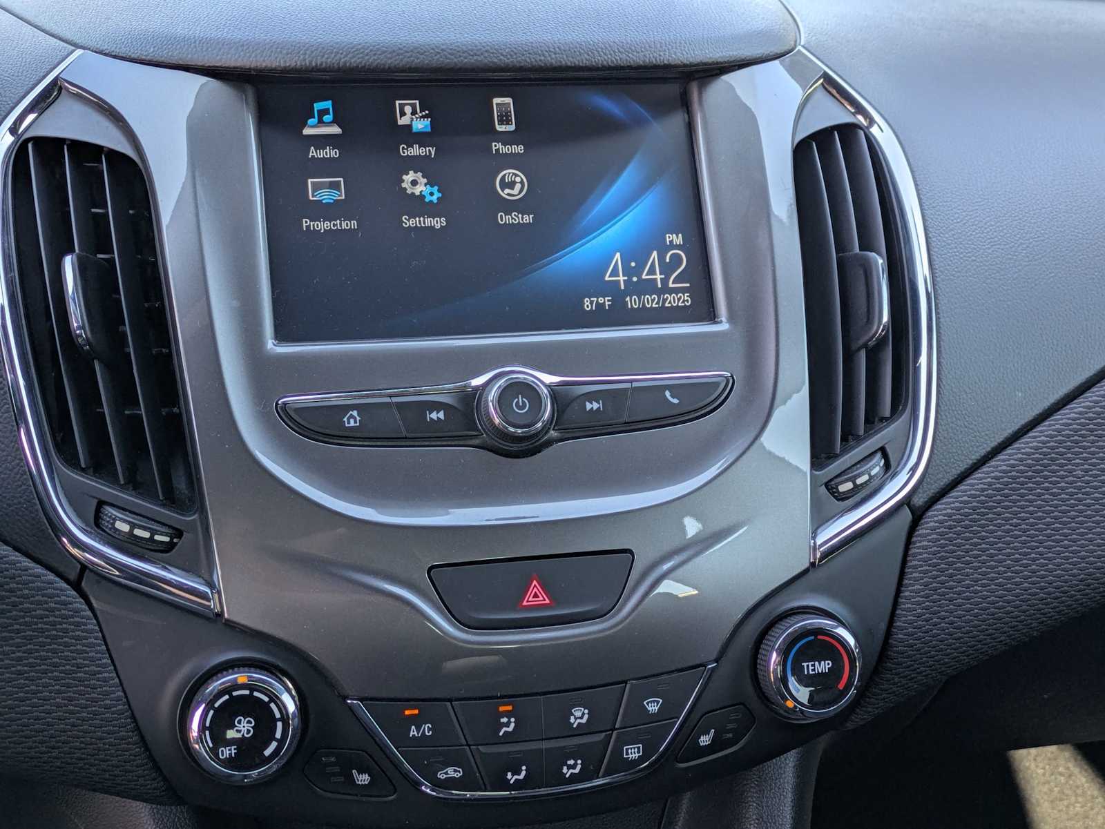 2017 Chevrolet Cruze LT Image 20 of 33