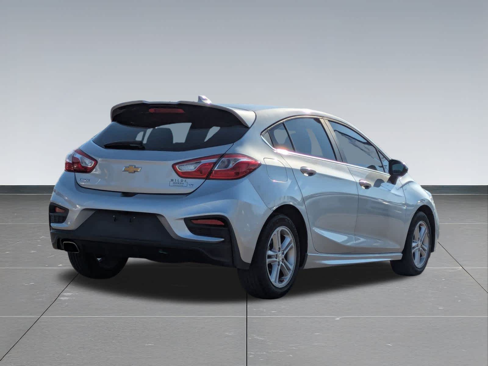 2017 Chevrolet Cruze LT Image 5 of 33