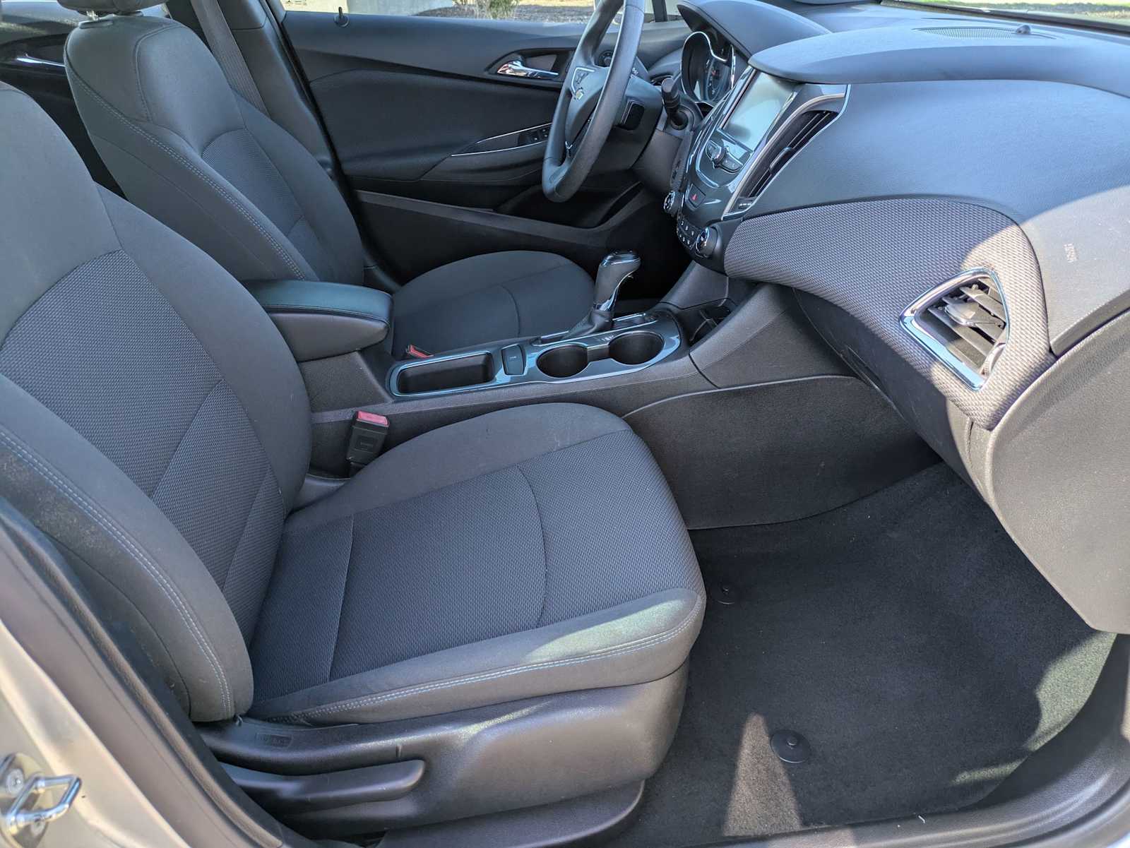 2017 Chevrolet Cruze LT Image 12 of 33