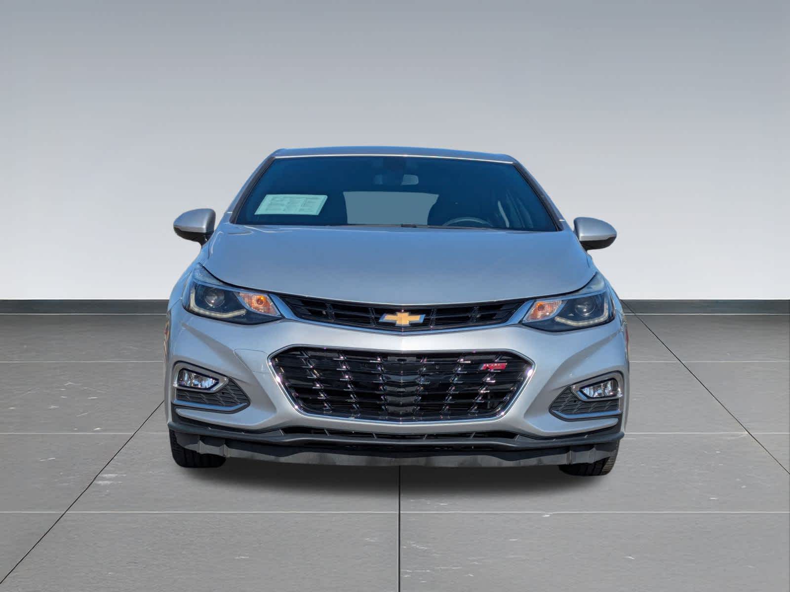 2017 Chevrolet Cruze LT Image 2 of 33