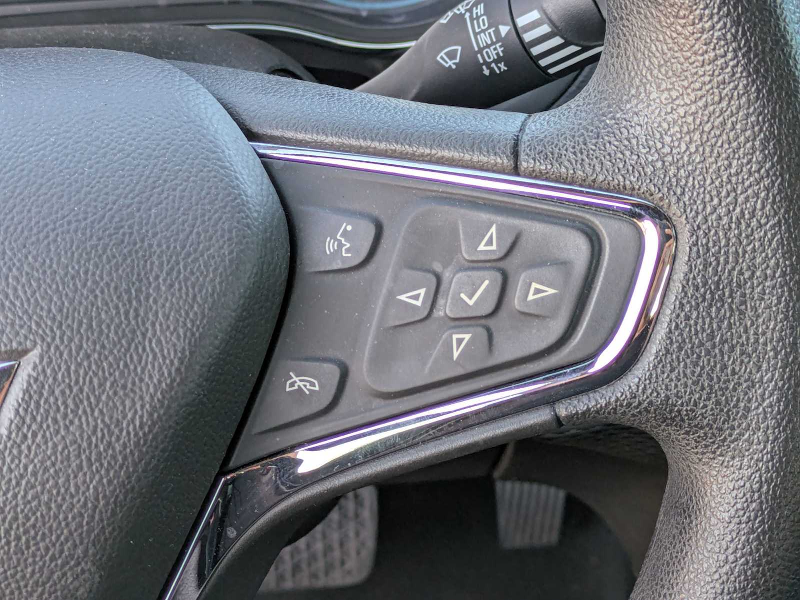 2017 Chevrolet Cruze LT Image 27 of 33