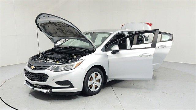 2017 Chevrolet Cruze LS Image 2 of 25