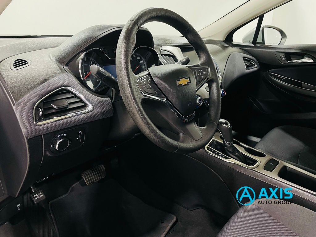 2017 Chevrolet Cruze LS Image 28 of 43