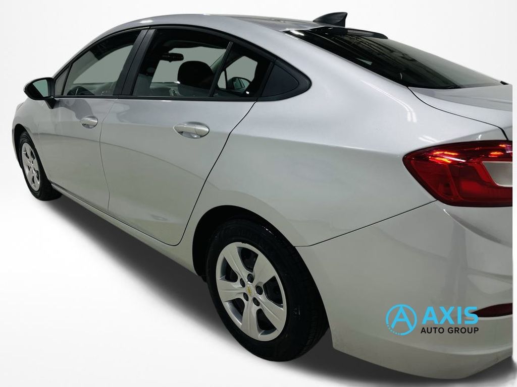 2017 Chevrolet Cruze LS Image 16 of 43