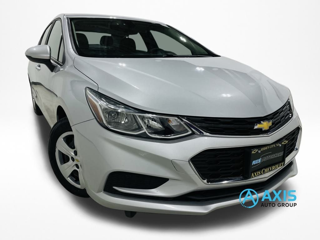 2017 Chevrolet Cruze LS Image 8 of 43