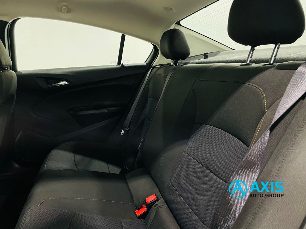 2017 Chevrolet Cruze LS Image 27 of 43