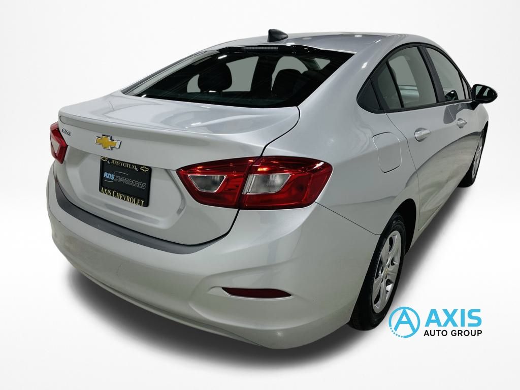 2017 Chevrolet Cruze LS Image 13 of 43