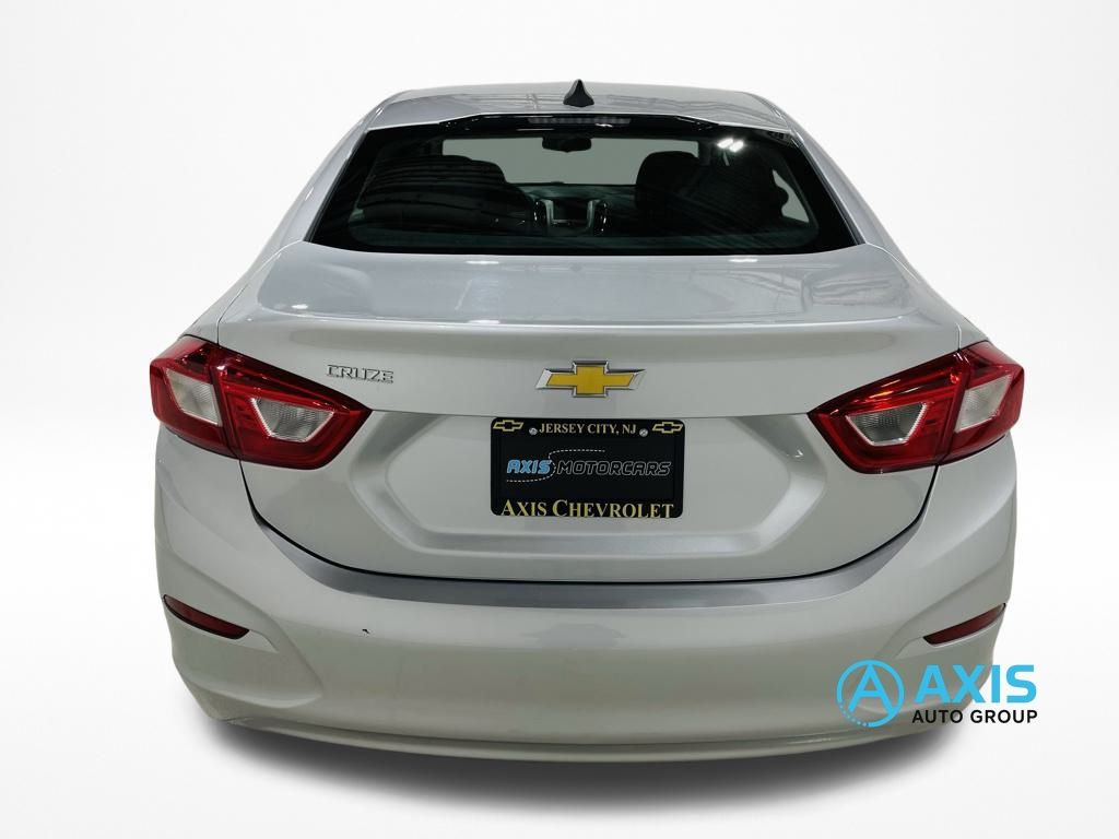 2017 Chevrolet Cruze LS Image 14 of 43