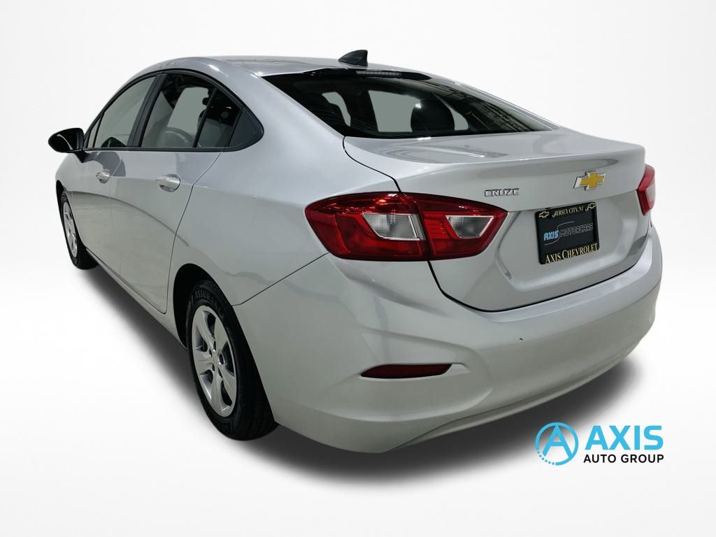 2017 Chevrolet Cruze LS Image 17 of 43
