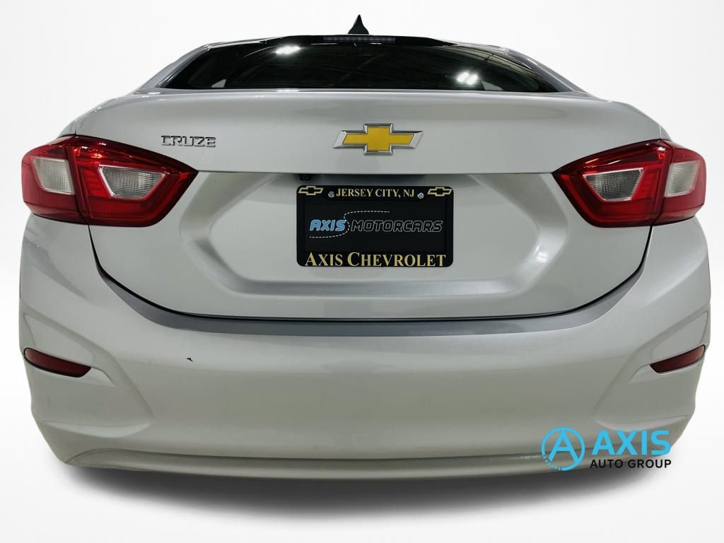 2017 Chevrolet Cruze LS Image 15 of 43