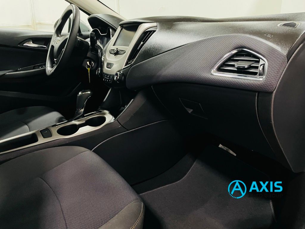 2017 Chevrolet Cruze LS Image 30 of 43