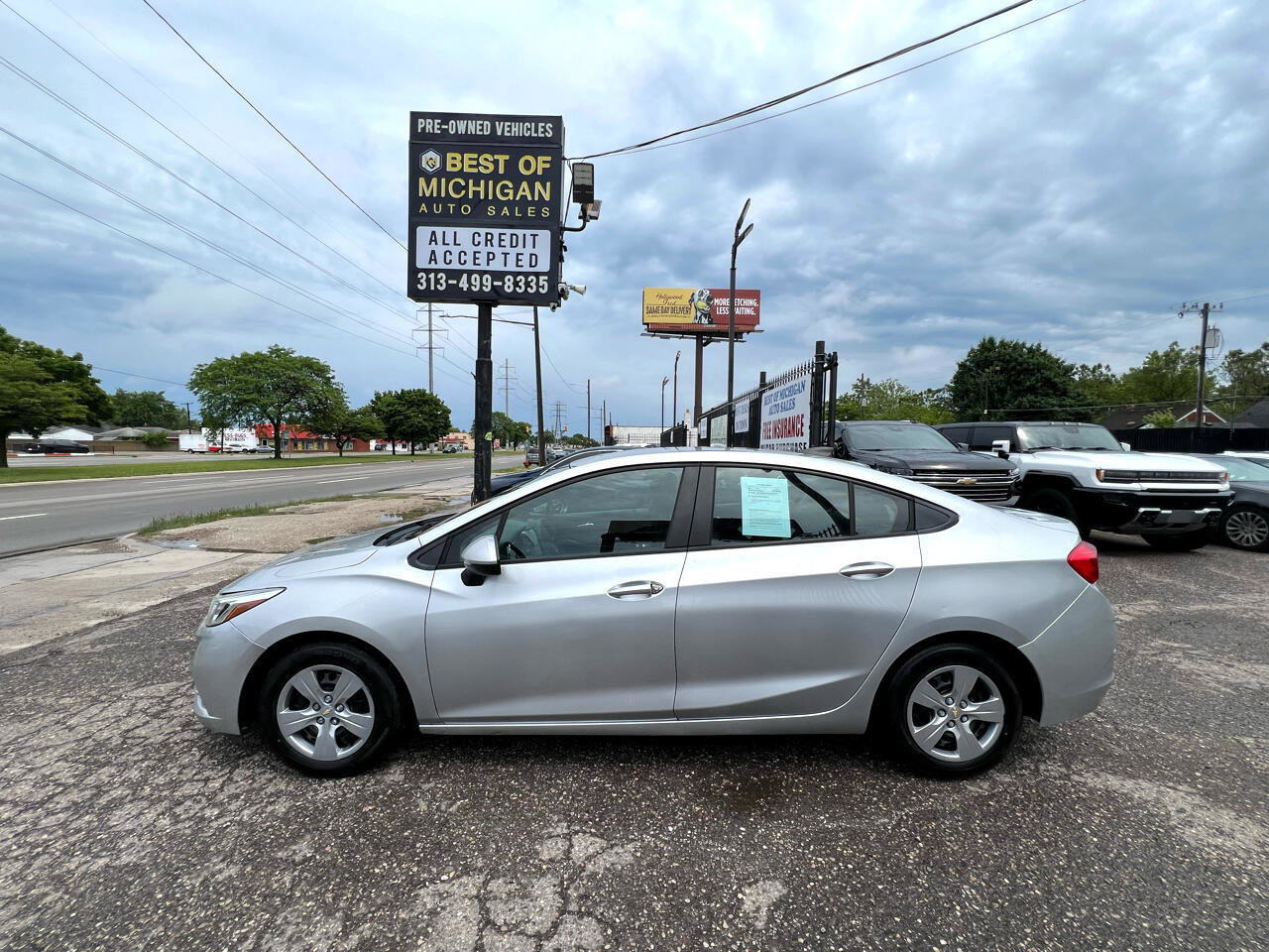 2017 Chevrolet Cruze LS Image 9 of 23