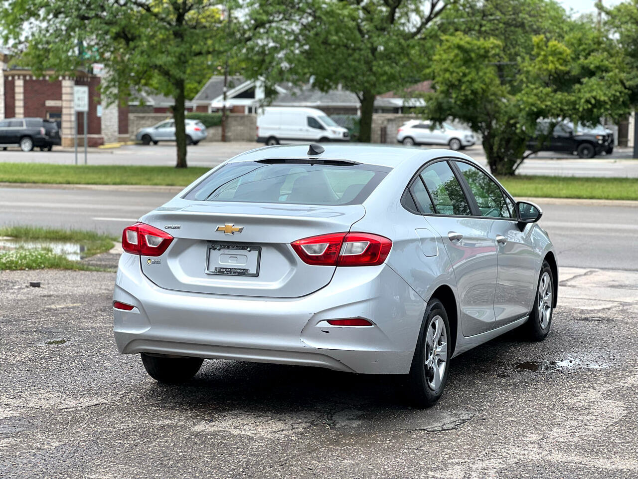 2017 Chevrolet Cruze LS Image 6 of 23