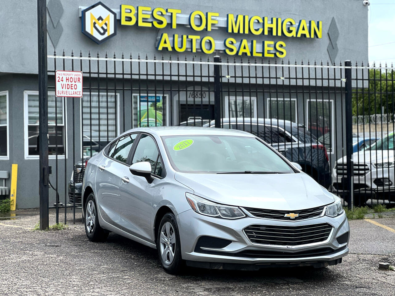 2017 Chevrolet Cruze LS Image 4 of 23