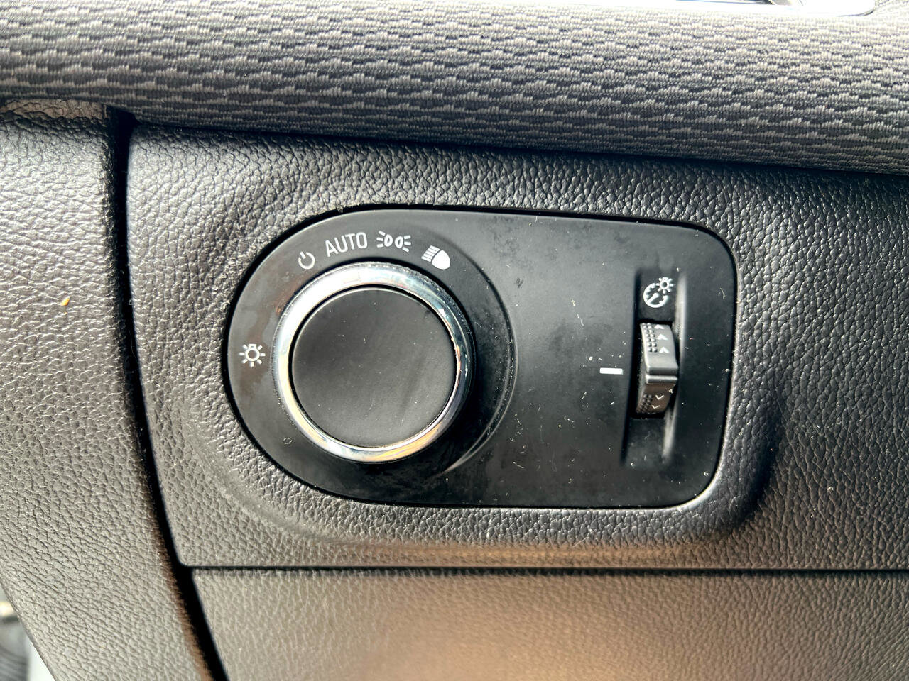 2017 Chevrolet Cruze LS Image 20 of 23