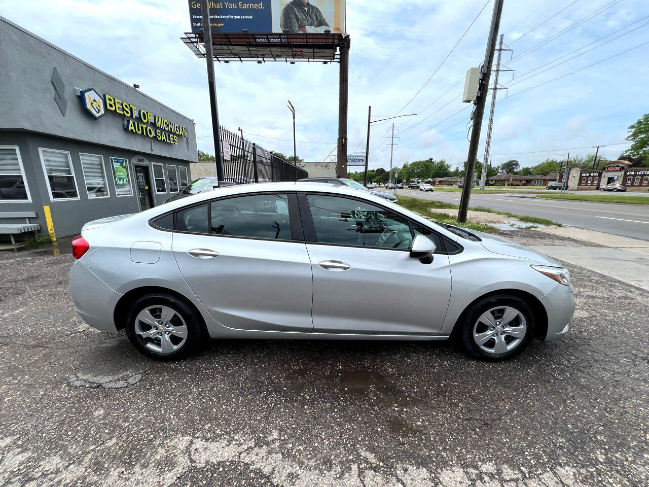 2017 Chevrolet Cruze LS Image 5 of 23