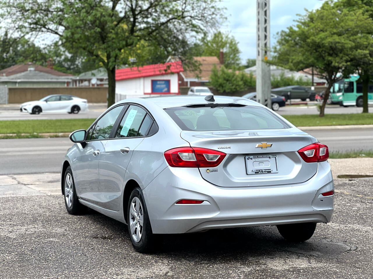 2017 Chevrolet Cruze LS Image 8 of 23