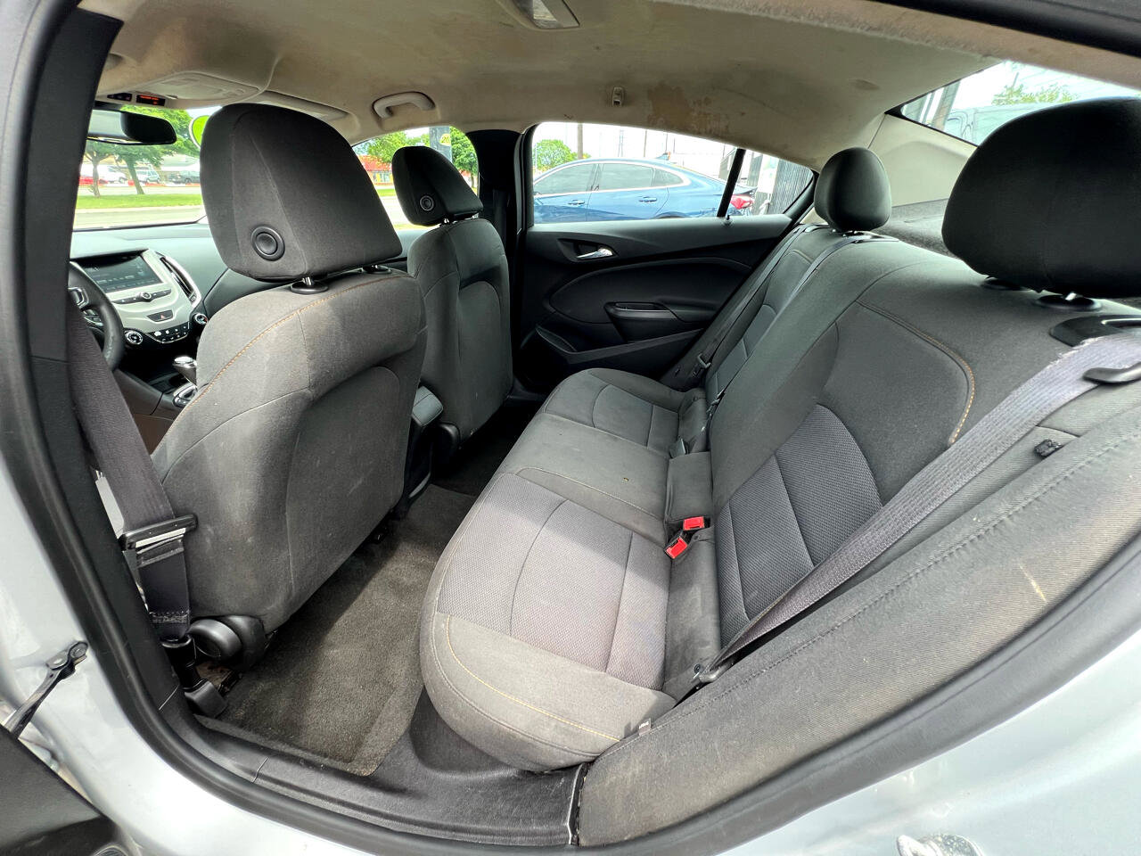 2017 Chevrolet Cruze LS Image 11 of 23