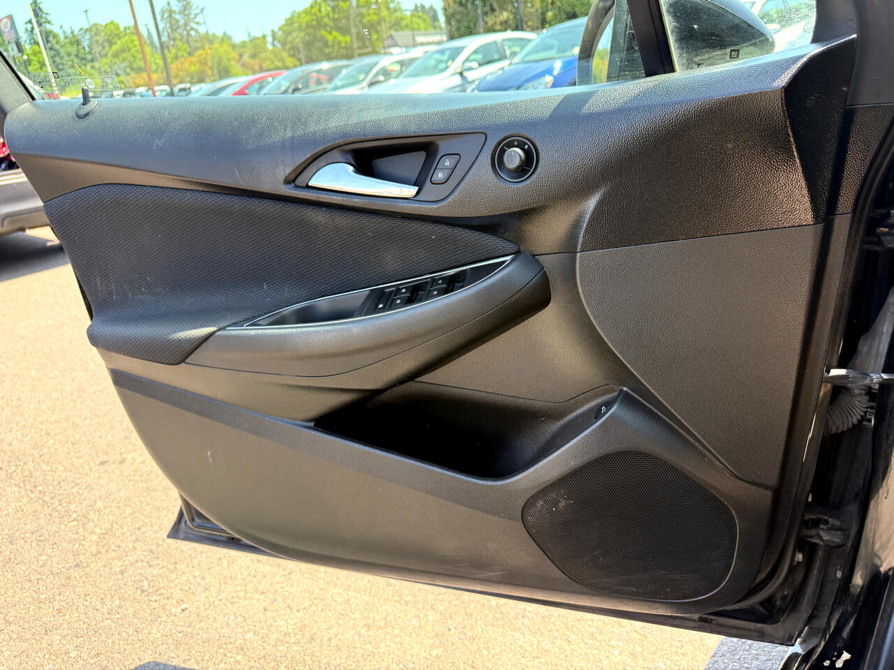 Vehicle image 14 of 21
