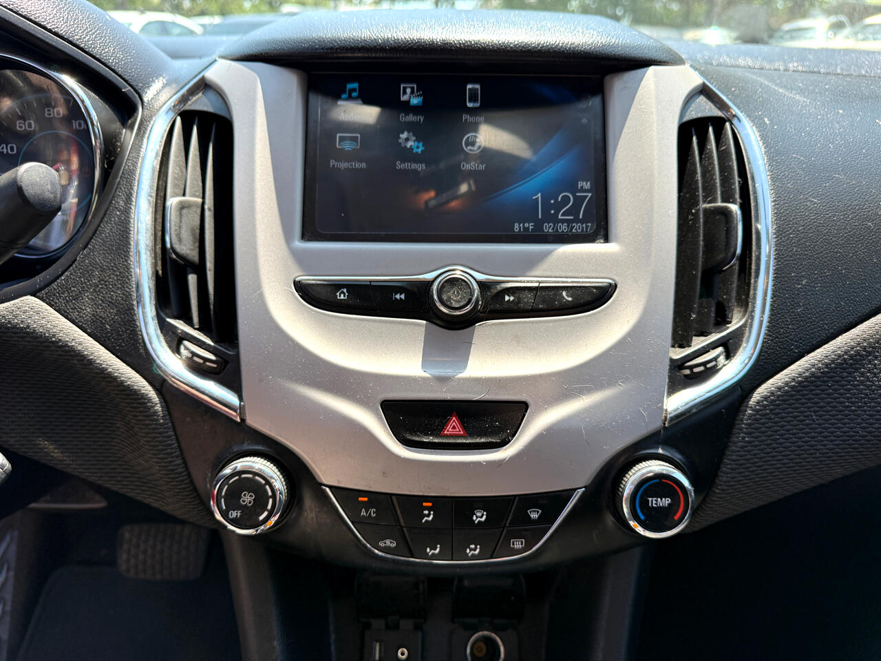 Vehicle image 13 of 21