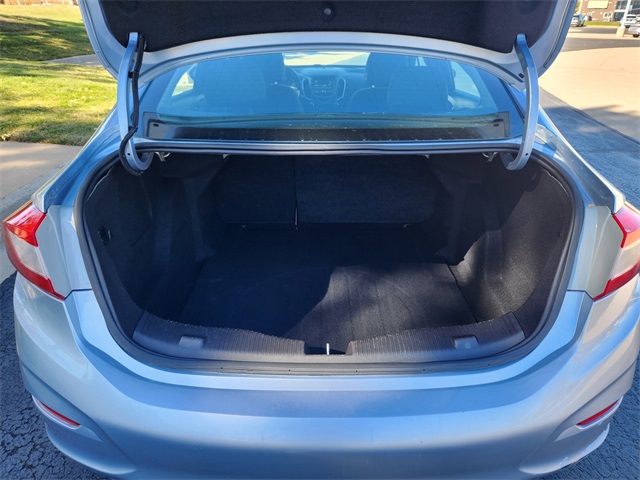 2017 Chevrolet Cruze LT Image 12 of 32