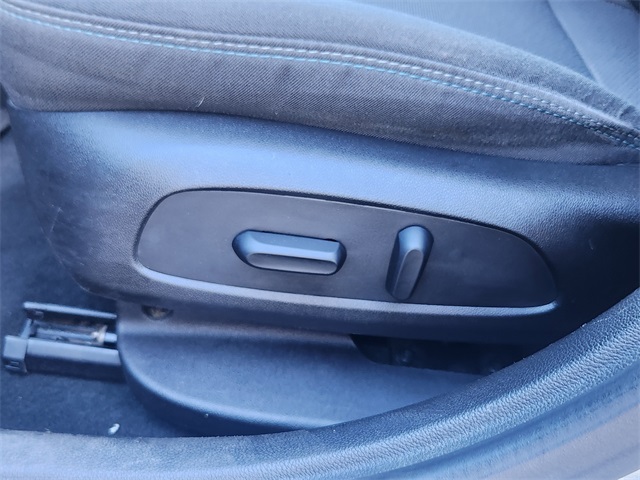 2017 Chevrolet Cruze LT Image 25 of 32