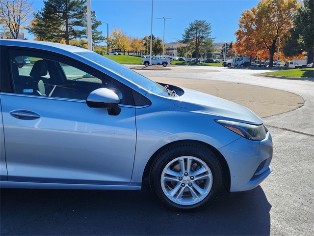 2017 Chevrolet Cruze LT Image 5 of 32