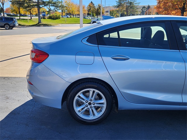 2017 Chevrolet Cruze LT Image 7 of 32