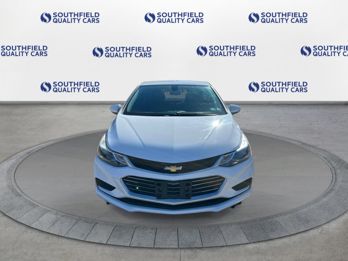 2017 Chevrolet Cruze LT Image 3 of 35