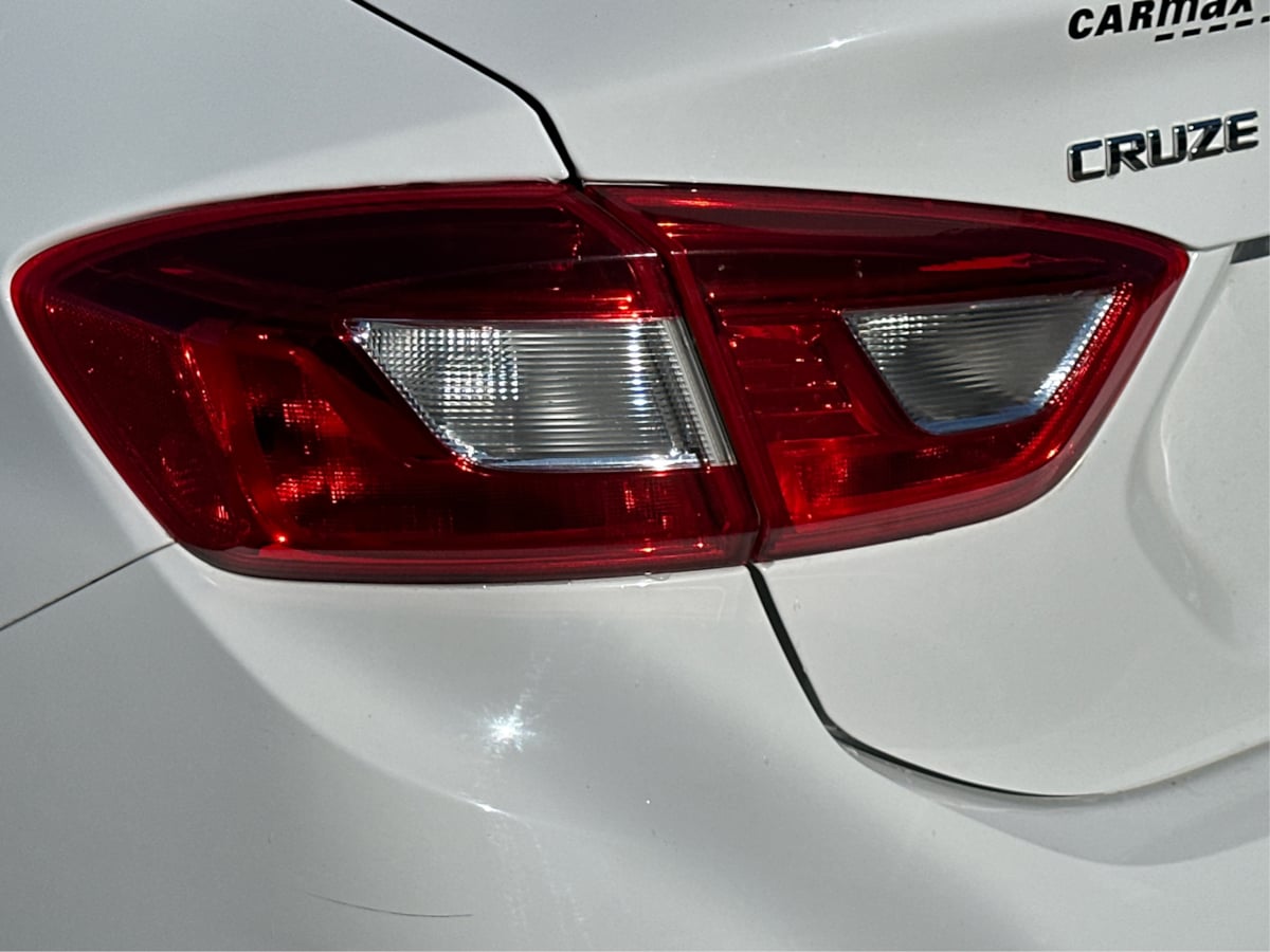 2017 Chevrolet Cruze LT Image 29 of 35