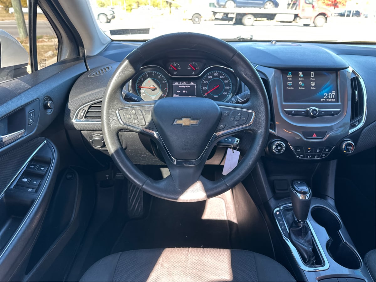 2017 Chevrolet Cruze LT Image 15 of 35