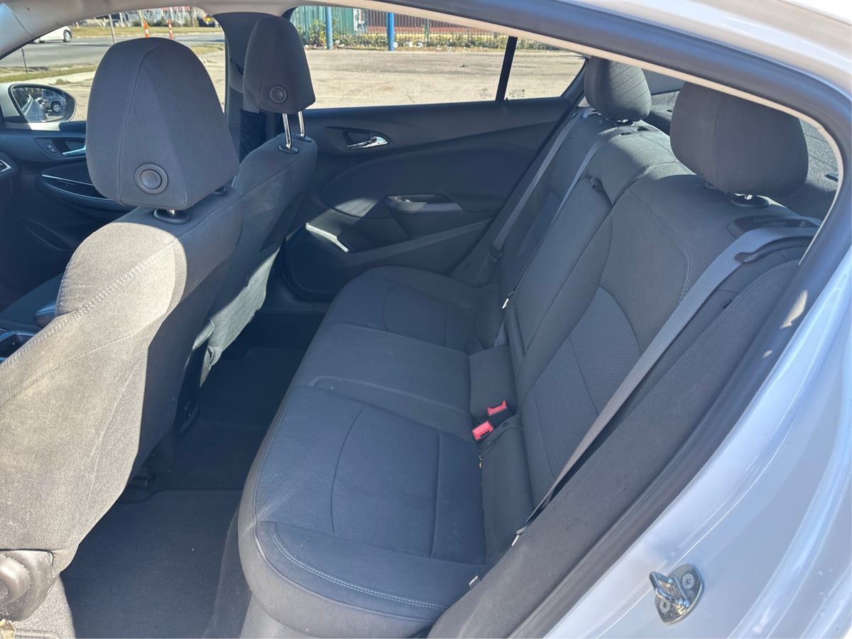 2017 Chevrolet Cruze LT Image 12 of 35