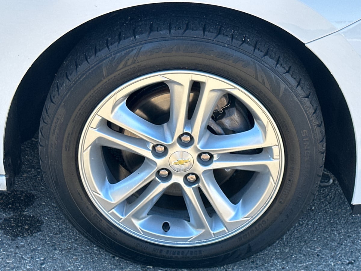 2017 Chevrolet Cruze LT Image 9 of 35