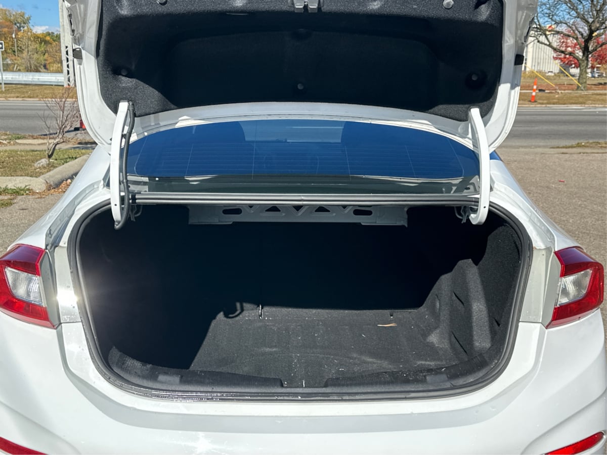 2017 Chevrolet Cruze LT Image 10 of 35