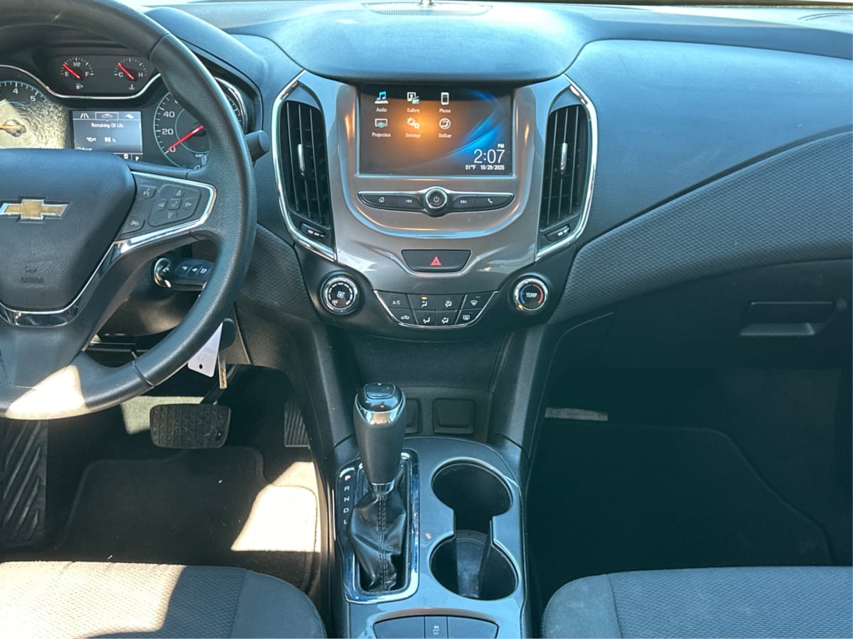 2017 Chevrolet Cruze LT Image 32 of 35