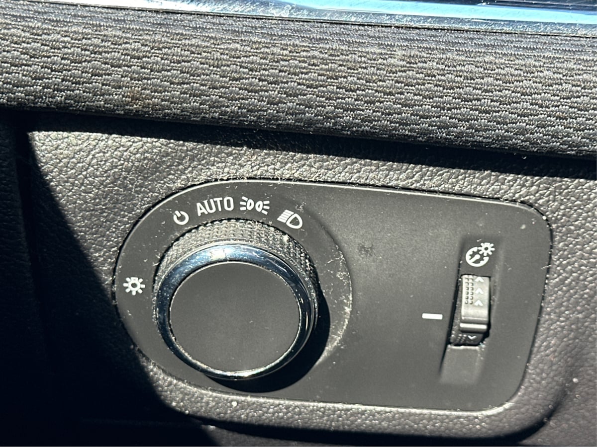 2017 Chevrolet Cruze LT Image 24 of 35