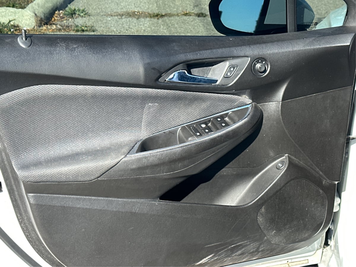 2017 Chevrolet Cruze LT Image 21 of 35