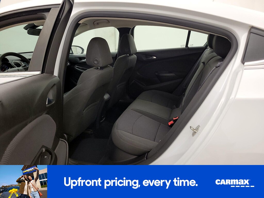 2017 Chevrolet Cruze LT Image 12 of 27