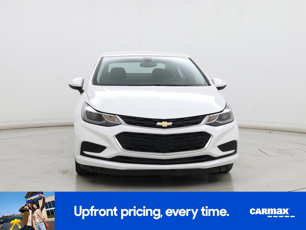 2017 Chevrolet Cruze LT Image 2 of 27