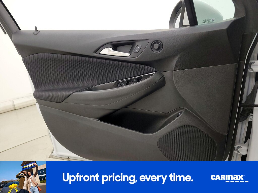 2017 Chevrolet Cruze LT Image 19 of 27