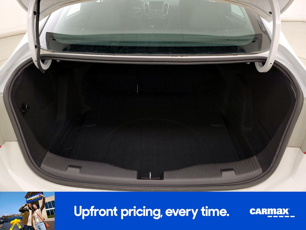 2017 Chevrolet Cruze LT Image 10 of 27