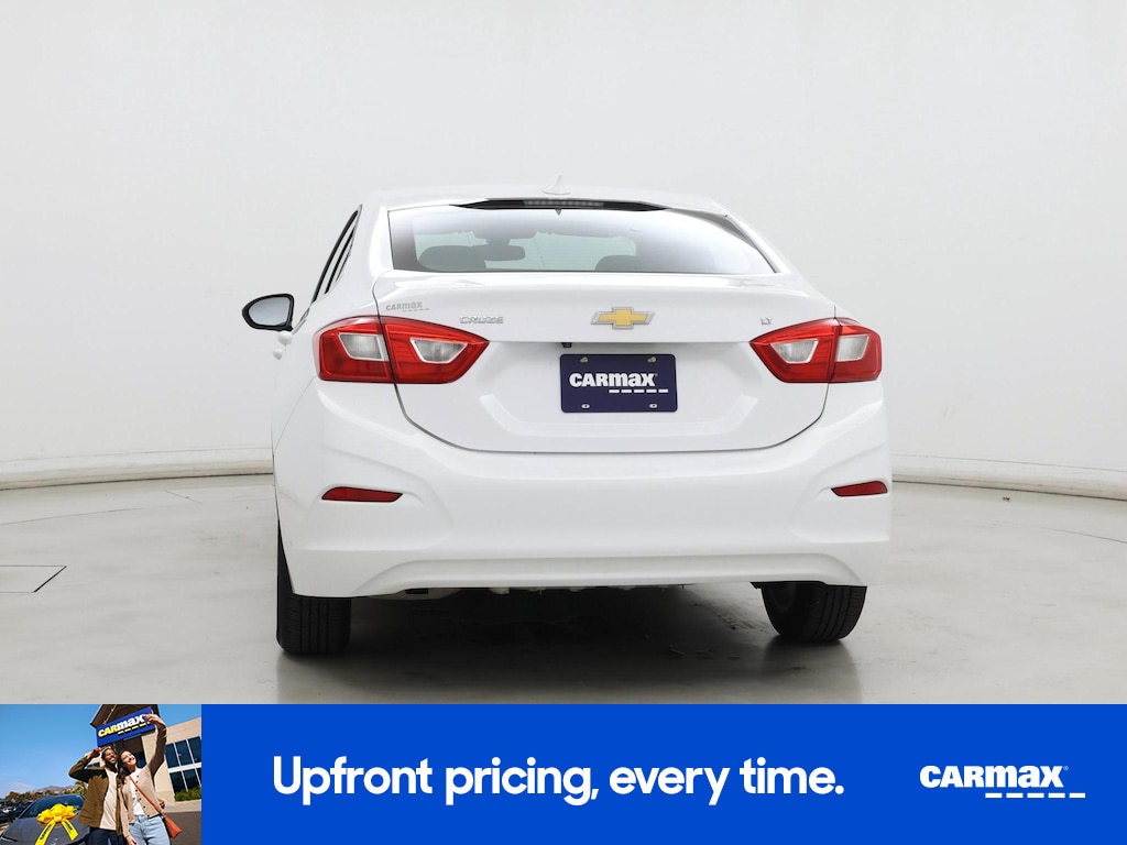 2017 Chevrolet Cruze LT Image 6 of 27