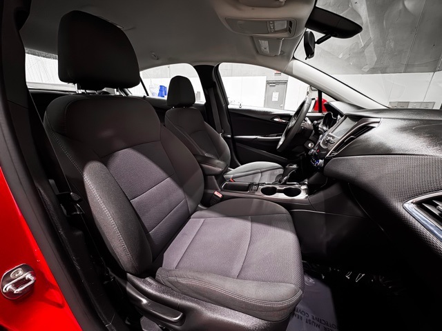 2017 Chevrolet Cruze LT Image 10 of 24