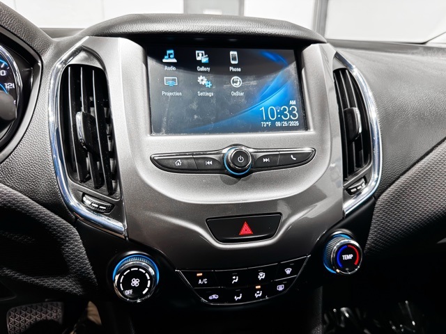 2017 Chevrolet Cruze LT Image 18 of 24