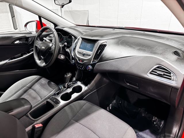 2017 Chevrolet Cruze LT Image 14 of 24