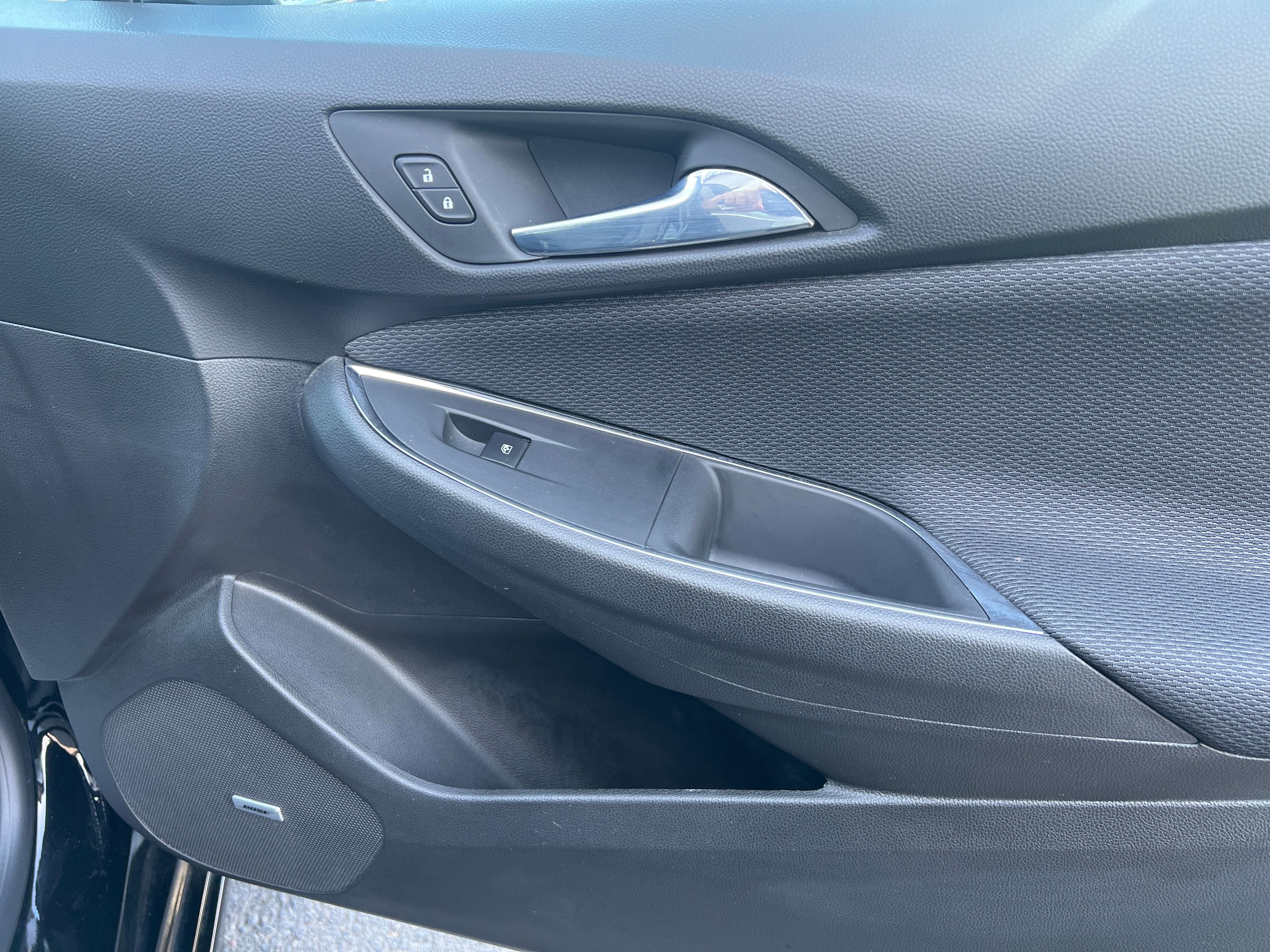 Vehicle image 10 of 25